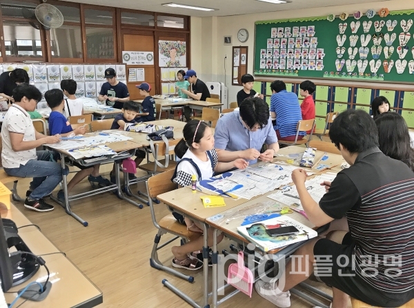 안현초등학교는 지난 6월 15일에 학생과 아버지를 대상으로 '하늘로 향한 꿈 – 아빠와 함께 고무동력기 만들기' 행사를 실시했다./사진 경기도광명교육지원청 제공