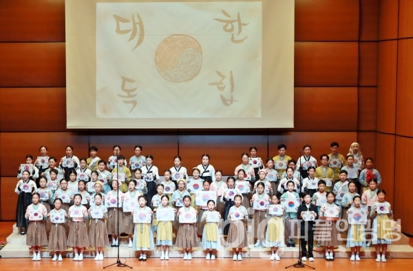 광명시립소년소녀합창단은 지난 6월 22일 시민회관 대공연장에서 제44회 정기연주회를 개최했다./사진 광명시 제공